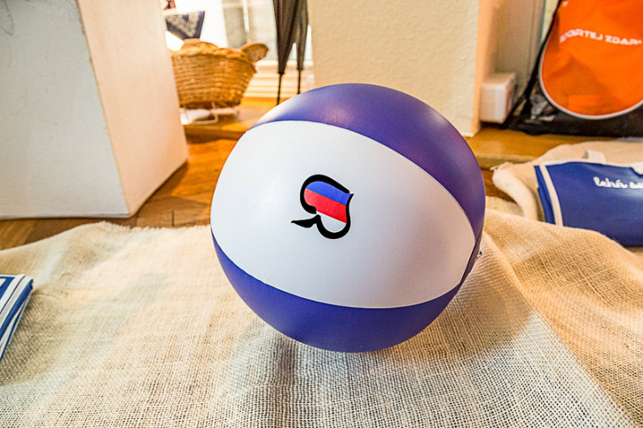 Wasserball in sorbischen Farben